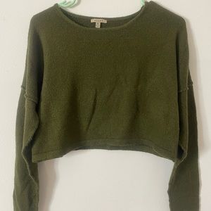 URBAN OUTFITTERS CROPPED SWEATER